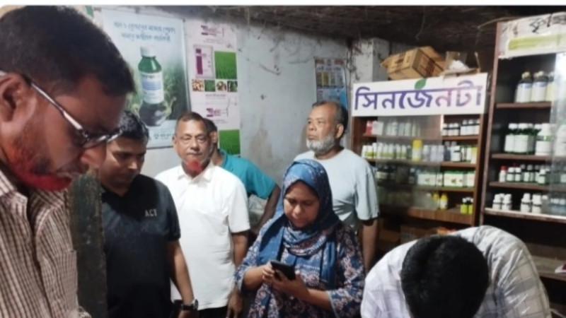 মাগুরায় দ্বিগুন দামে সার বিক্রির অভিযোগে অর্থদন্ড ও সার জব্দ