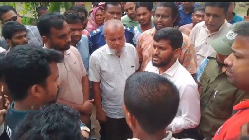 পীরগঞ্জে প্রসূতির মৃত্যু ঘেরাও নগর মাতৃসদন বন্ধ ঘোষণা