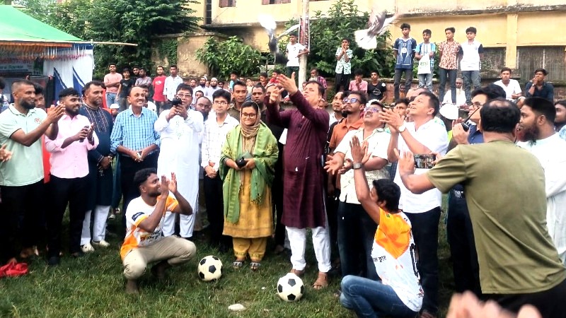 তরুণদের খেলাধুলায় সম্পৃক্ত হওয়ার আহ্বান জানালেন – এমপি মোশারফ হোসেন