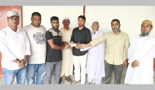 নন্দীগ্রামে কিডনি রোগীকে উপজেলা বণিক সমিতির ৫০ হাজার টাকা সহায়তা