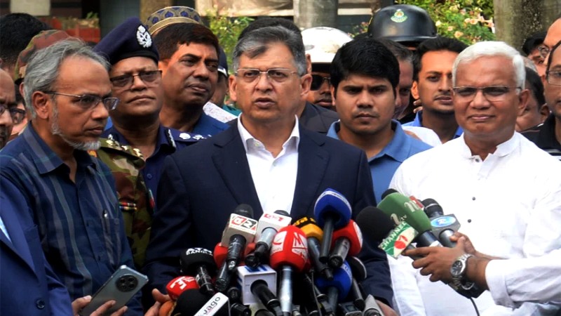 সন্ত্রাসী ও চাঁদাবাজদের ধরতে আইনশৃঙ্খলা বাহিনীকে কঠোর নির্দেশ স্বরাষ্ট্রমন্ত্রীর