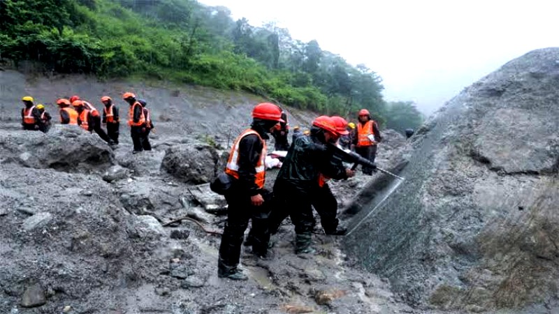 সুড়ঙ্গে আটকা মানুষদের উদ্ধারে আন্তর্জাতিক সহায়তা চাইল নেপাল