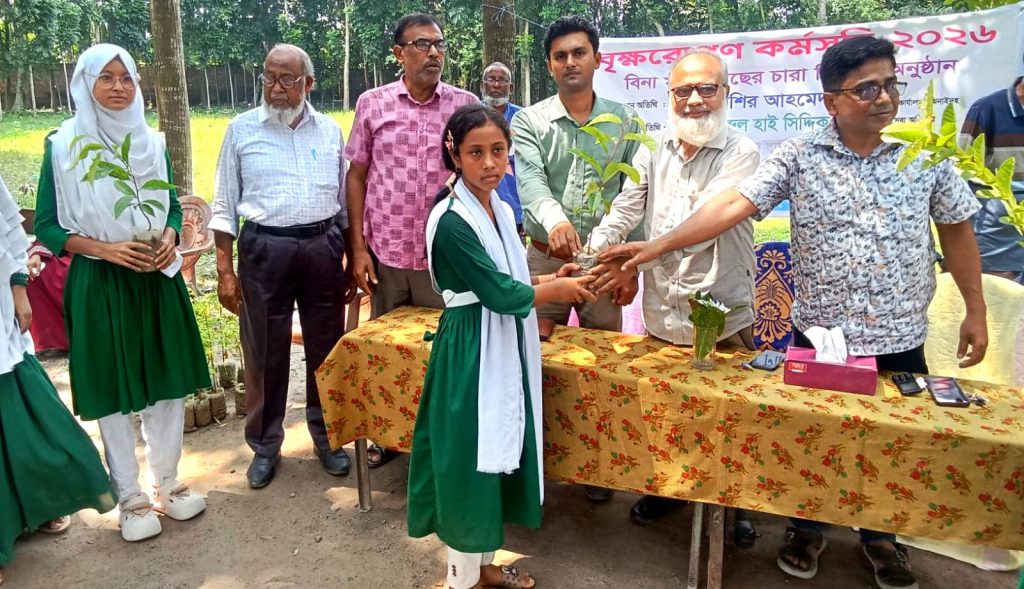 ঝিনাইদহে শিক্ষার্থীদের মাঝে ২১০ টি গাছের চারা বিতরণ