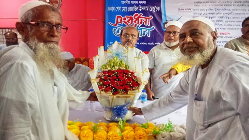 আত্রাইয়ে এমপি রেজাউল ইসলাম রেজু কে সংবর্ধনা