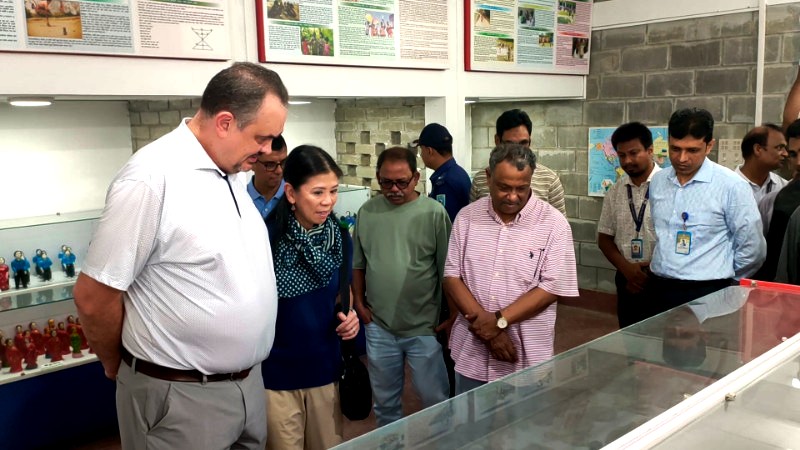ঠাকুরগাঁওয়ের ‘লোকায়ন জীবন বৈচিত্র্য জাদুঘর’ পরিদর্শনে মার্কিন রাষ্ট্রদূত