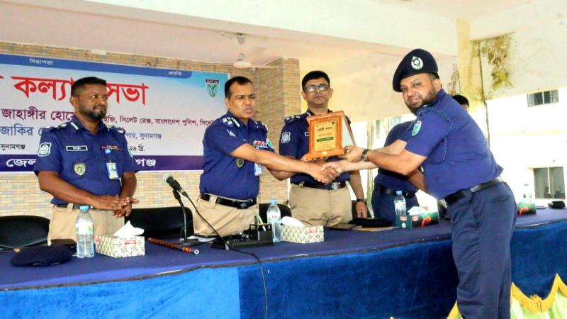 সুনামগঞ্জ জেলার শ্রেষ্ঠ ওসি ছাতক থানার মিজানুর রহমান