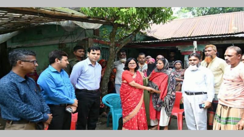 আট দিন পর রাকিবের মরদেহ, শোকাহত মায়ের পাশে খুলনার জেলা প্রশাসক