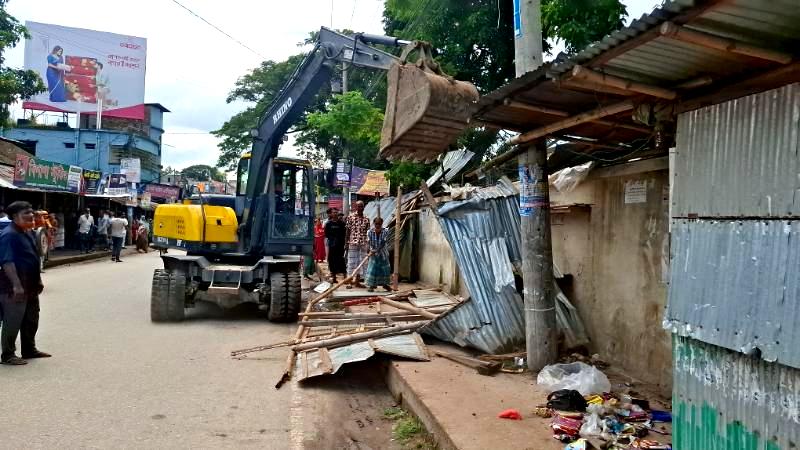 পীরগঞ্জে ফুটপাত দখল মুক্ত পুনর্বাসনে বহুতলা বিশিষ্ট পৌরবাজারের দাবী