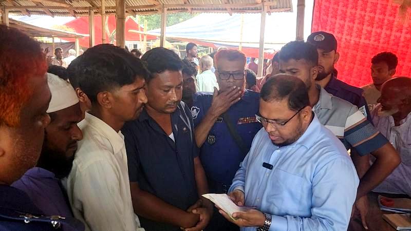 বোদা নগরকুমারী হাটে অতিরিক্ত টাকা আদায়ে ইজারাদারকে ৫০ হাজার টাকা জরিমানা