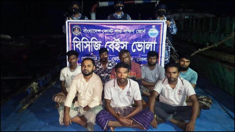 ভোলায় অবৈধভাবে বালু উত্তোলন, ড্রেজার-বাল্কহেডসহ আটক-৮