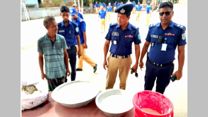 বিরামপুরে চোলাই মদ তৈরির ১০০ কেজি কাঁচামাল জব্দ