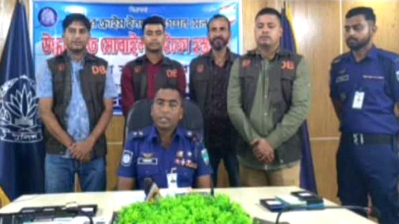 হারানো ৪১টি মোবাইল উদ্ধার, প্রকৃত মালিকদের হাতে তুলে দিল মাগুরা জেলা পুলিশ