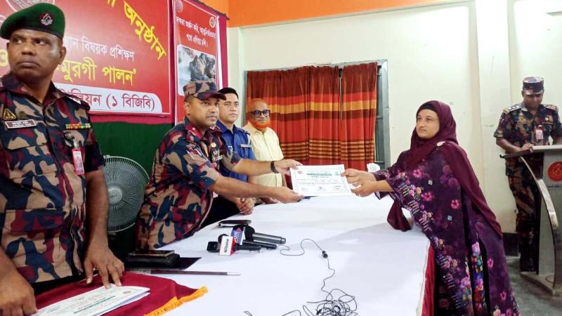 গোদাগাড়ীতে বিজিবির উদ্যোগে বিকল্প কর্মসংস্থান প্রশিক্ষণ সমাপ্ত:২০ জনের মাঝে সনদপত্র বিতরণ