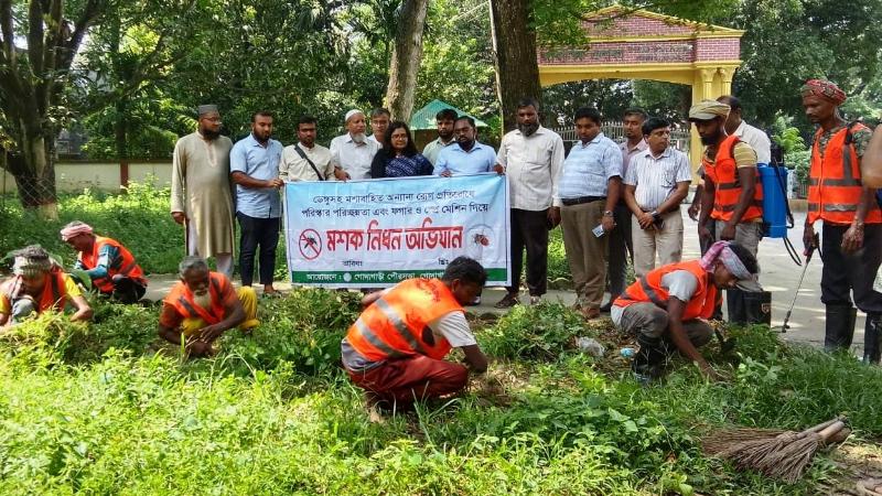 গোদাগাড়ীতে ডেঙ্গুসহ রোগ প্রতিরোধে পরিষ্কার-পরিচ্ছন্নতা ও মশক নিধন অভিযানের উদ্বোধন