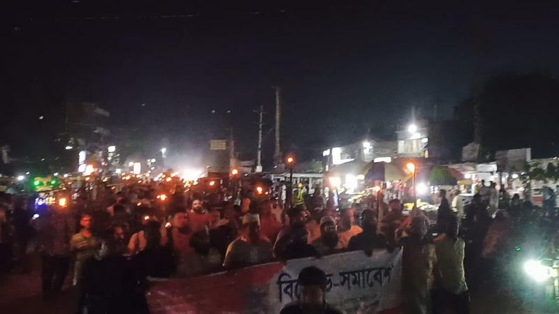 গোদাগাড়ীতে প্রিপেইড মিটার বাতিল ও পোস্ট পেইড মিটার ফেরতের দাবিতে মশাল মিছিল ও বিক্ষোভ