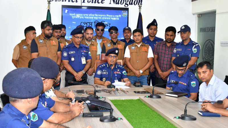 নওগাঁয় কিশোর গ্যাংয়ের দুই সদস্য গ্রেপ্তার, উদ্ধার আগ্নেয়াস্ত্র
