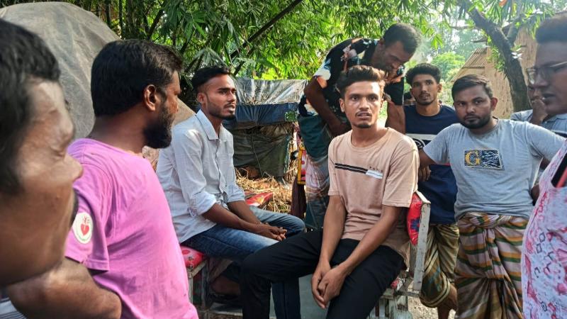 নওগাঁয় মিছিলের প্রস্তুতিকালে ছাত্রলীগ-আওয়ামী লীগের ১১নেতাকর্মী আটক