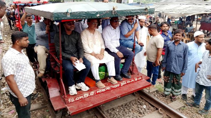 আত্রাইয়ে আহসানগঞ্জ রেলওয়ে স্টেশনকে আধুনিক মডেল স্টেশন করার লক্ষ্যে আলোচনা সভা