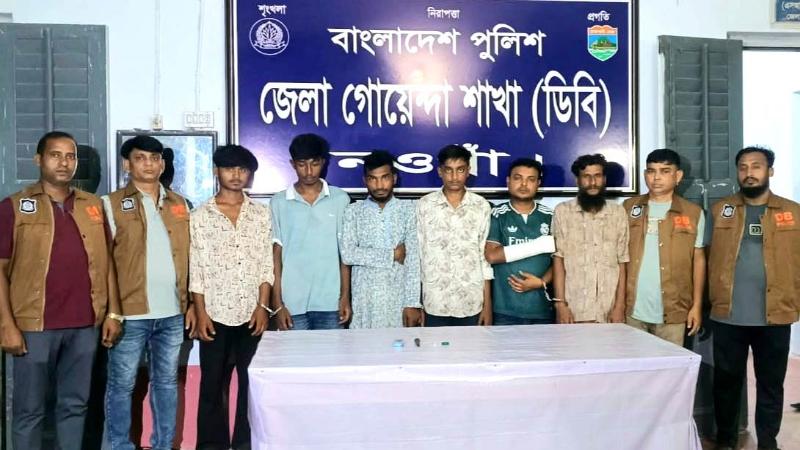 নওগাঁর নুনিয়াপট্টি সুইপার কলোনীতে ১১৭০ টি ইয়াবা বড়িসহ ৯জন গ্রেপ্তার