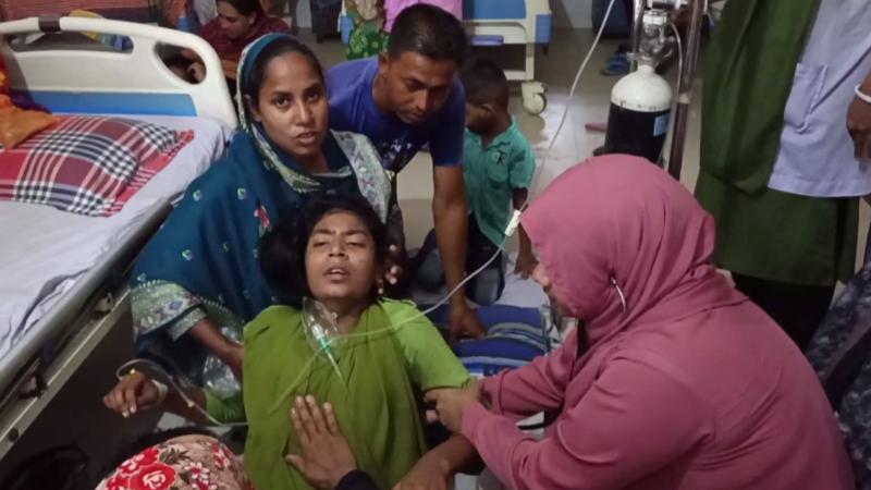 জয়পুরহাটে ক্লাস চলাকালে ২৫ শিক্ষার্থী অসুস্থ, হাসপাতালে ভর্তি: ৩ জনের অবস্থা আশঙ্কাজনক