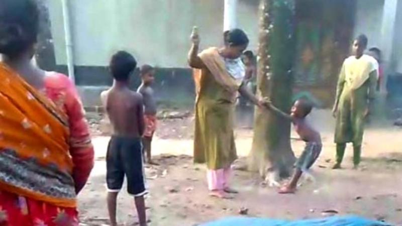 নওগাঁর ধামইরহাটে তুচ্ছ ঘটনায় শিশুকে গাছে আটকিয়ে নির্যাতনের অভিযোগ