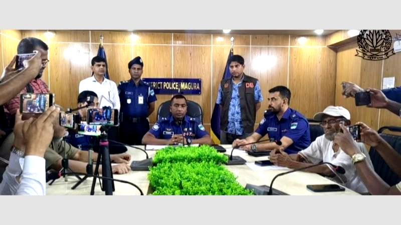 মাগুরার শ্রীপুরে ৩২৮ বস্তা সার জব্দ ২ জন গ্রেফতার পুলিশ সুপারের প্রেসব্রিফিং