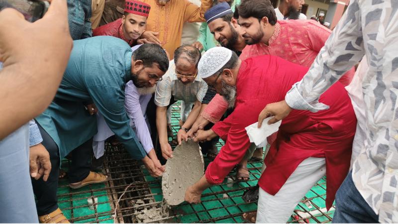 সিংড়ায় শোলাকুড়া মাদ্রাসা মসজিদের ছাদ ঢালাই কাজের উদ্বোধন করলেন এমপি আনু