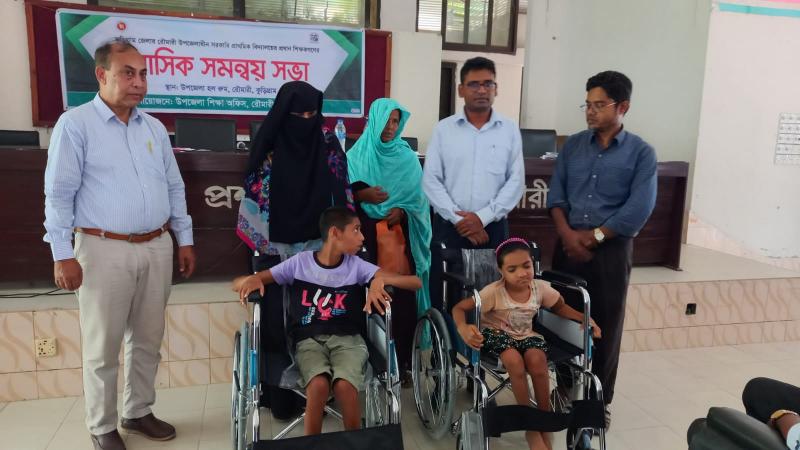 রৌমারতে শিক্ষকদের মাসিক সভায় প্রতিবন্ধী শিক্ষার্থীও মাঝে হুইল চেয়ার বিতরণ