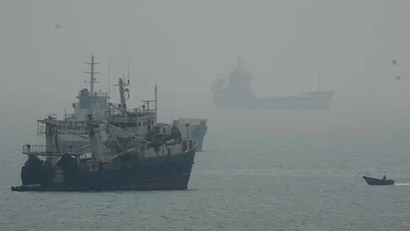ইরানের ট্যাংকারে যুক্তরাষ্ট্রের হামলা, পাল্টা হামলা মার্কিন ঘাঁটিতেও