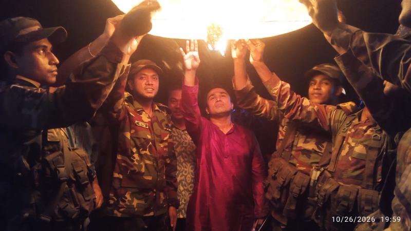 ফানুস উড়িয়ে রাজস্থলীতে প্রবারণা পূর্ণিমা উদযাপন