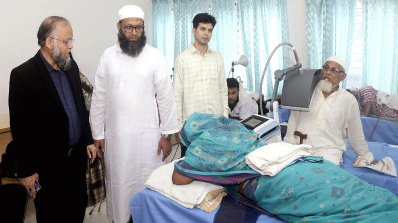সমাজকল্যাণ সচিবের খুলনায় প্রতিবন্ধীসেবা ও সাহায্য কেন্দ্র পরিদর্শন করেন