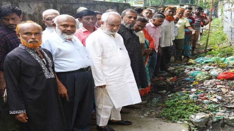 খুলনার খালিশপুরের ১০ ও ১১ নং ওয়ার্ডের মশক নিয়ন্ত্রণ ও পরিচ্ছন্ন কার্যক্রমের পরিদর্শন করেন