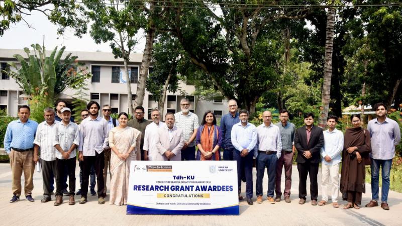 জলবায়ু ও শিশু অধিকার নিয়ে গবেষণায় অনুদান পেলেন খুলনা বিশ্ববিদ্যালয়ের ৭ শিক্ষার্থী