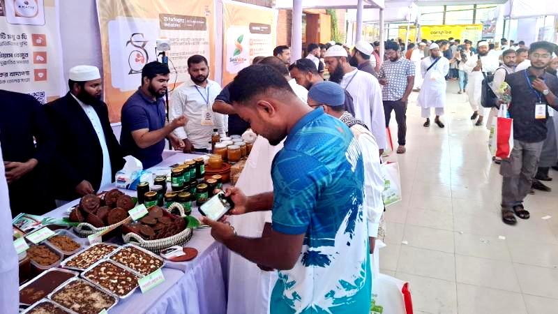নাটোরে দিনব্যাপী গুড় উৎসব, বসেছে দেশীয় পণ্যের ১৬ স্টল
