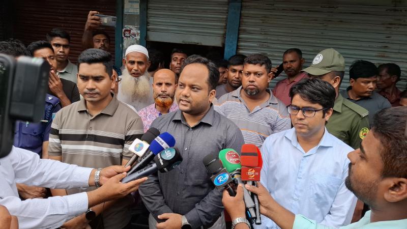 ​পীরগঞ্জে ভেজাল সার কারখানায় প্রশাসনের হানা: সার তৈরীর উপকরণ জব্দ