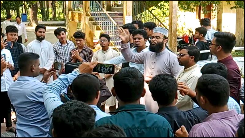 ভোলা সরকারি কলেজে দুই ছাত্রসংগঠনের কর্মসূচি ঘিরে উত্তেজনা, বন্ধ ঘোষণা প্রশাসনের
