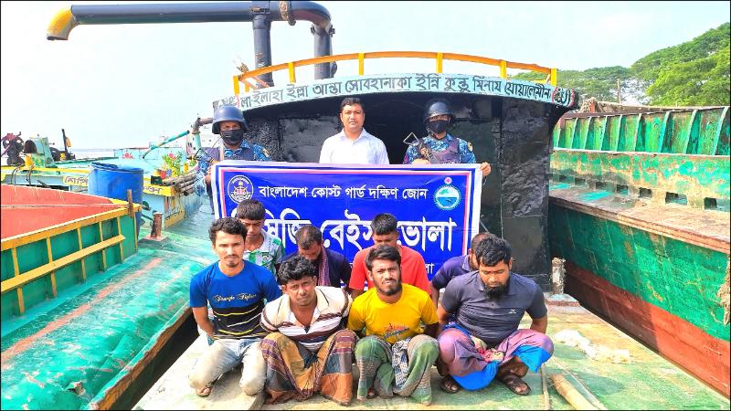ভোলায় ড্রেজার-বাল্কহেড জব্দ, ৭ জনের কারাদণ্ড