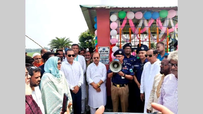 আত্রাইয়ে সড়কে নিরাপত্তা নিশ্চিতকরণে পুলিশ বক্সের উদ্বোধন