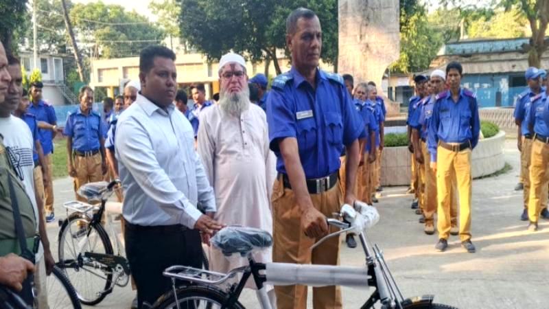 আত্রাইয়ে অর্ধশতাধিক গ্রাম পুলিশ পেলেন বাইসাইকেল