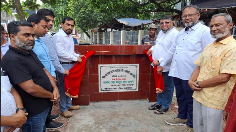 জয়পুরহাটে শহীদ ডা. আবুল কাশেম ময়দানের গেট ও সীমানা প্রাচীর নির্মাণের উদ্বোধন